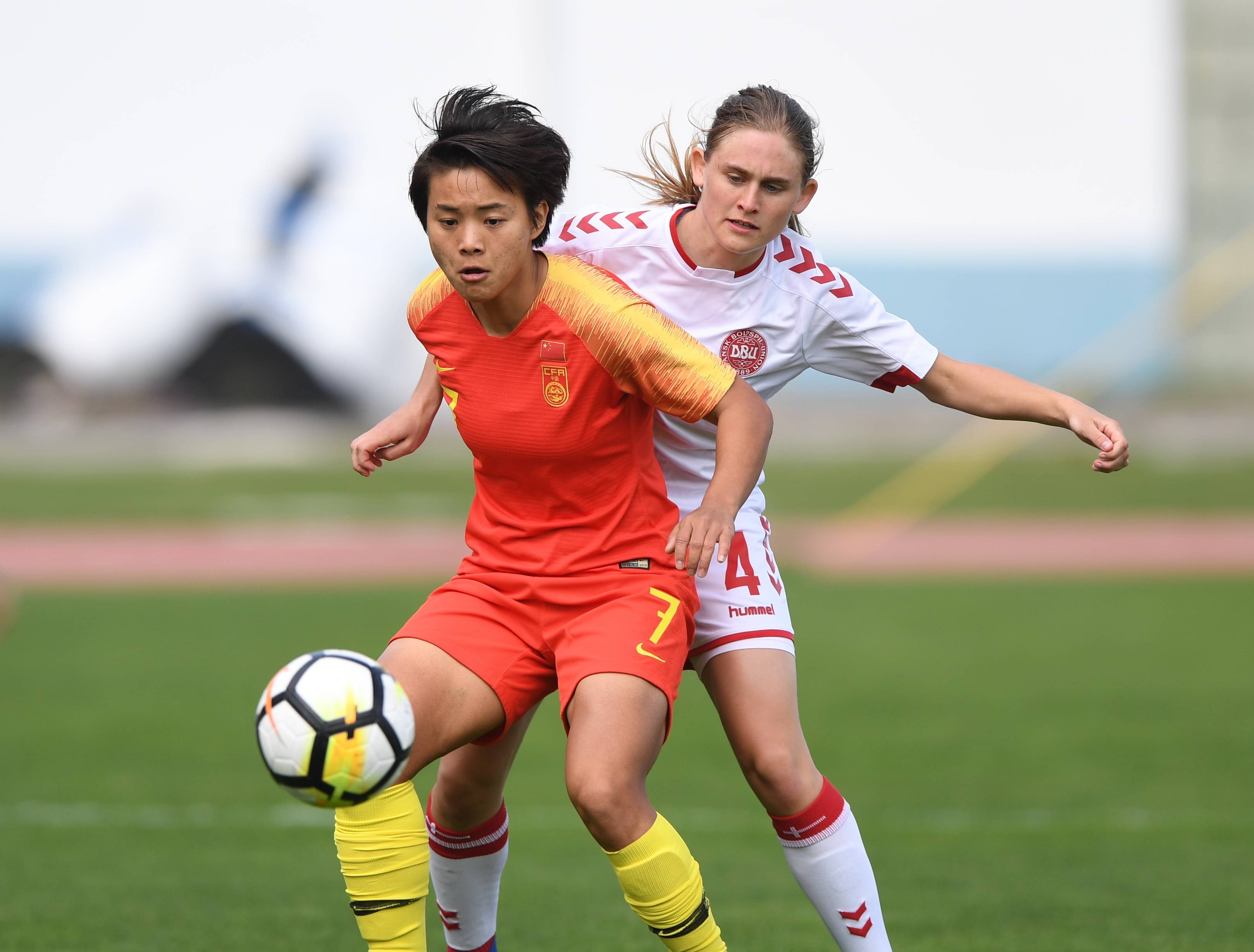 熊猫体育官方-关于中国女足比赛中某位队员突显个人实力，成为焦点人物的信息