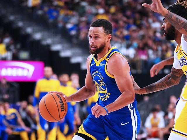 熊猫直播tv-NBA季前赛：勇士队力克湖人队获胜