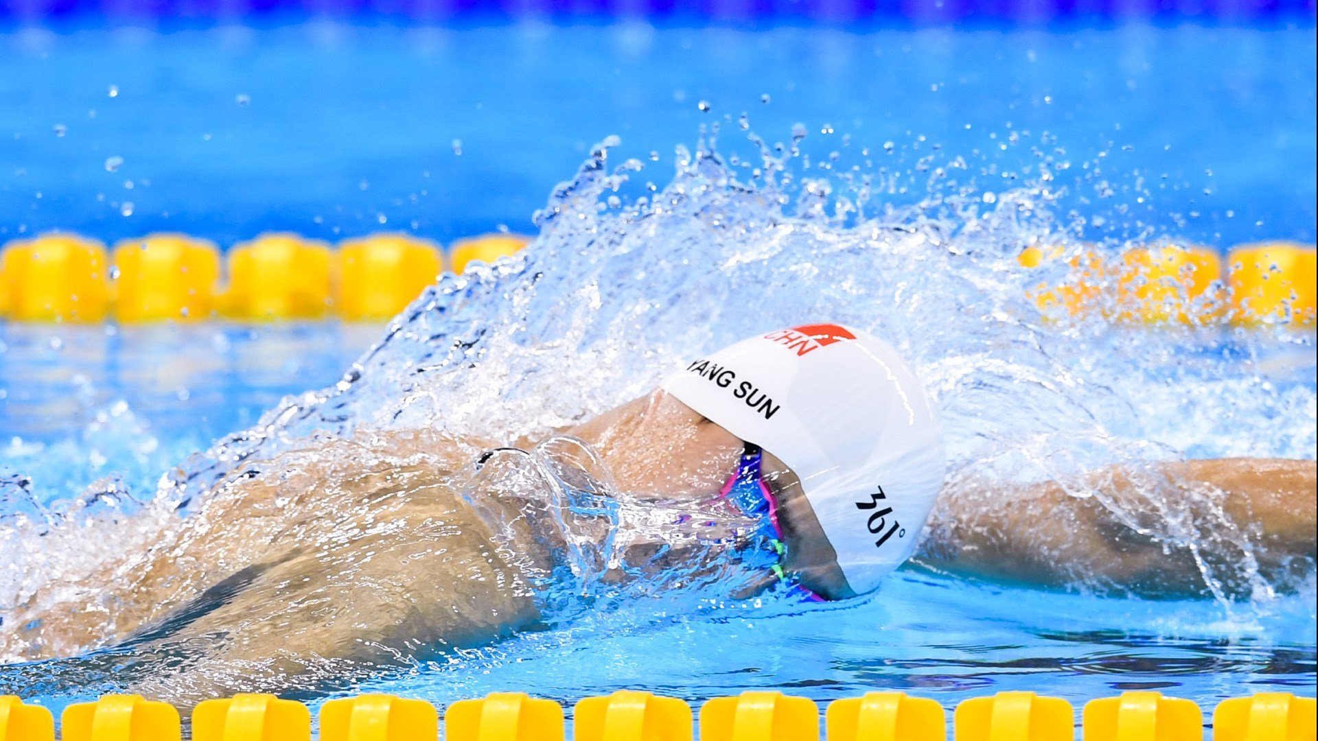 熊猫体育官方-中场休止符，李刚仁在欧冠之夜重构亚洲足球的韵律美学