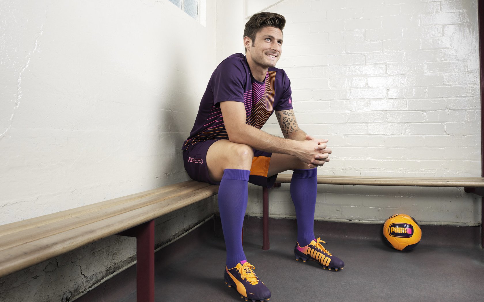 熊猫体育平台-矩阵，唯一性视角下的焦点战解读