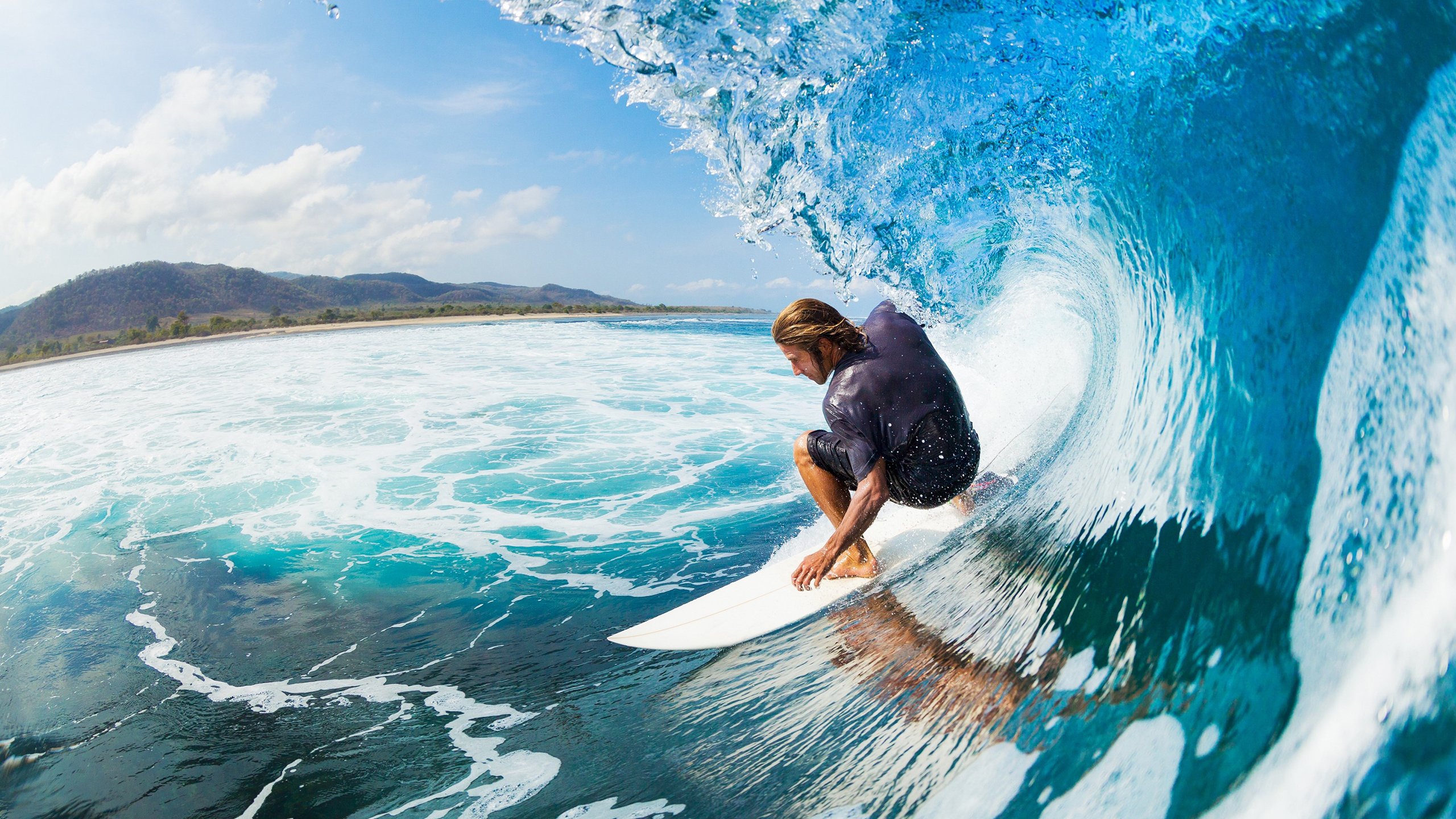 围场无声,唯有轮胎嘶鸣,卡瓦哈尔的芭蕾,在F1新赛季的寒夜中写下唯一答案